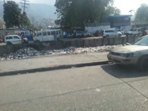 Haiti Hilfsprojekt zerstoerte Strasse