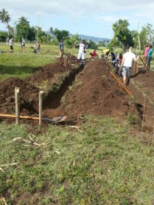 Haiti Wiederaufbau Graben ausheben